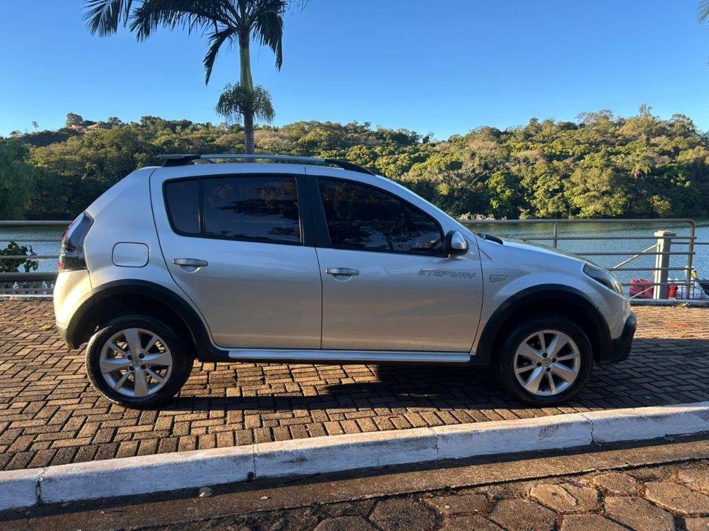 RENAULT Sandero - Foto