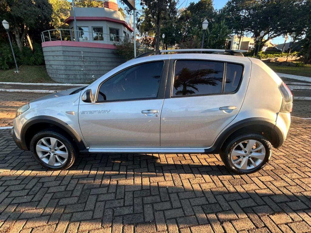 RENAULT Sandero - Foto