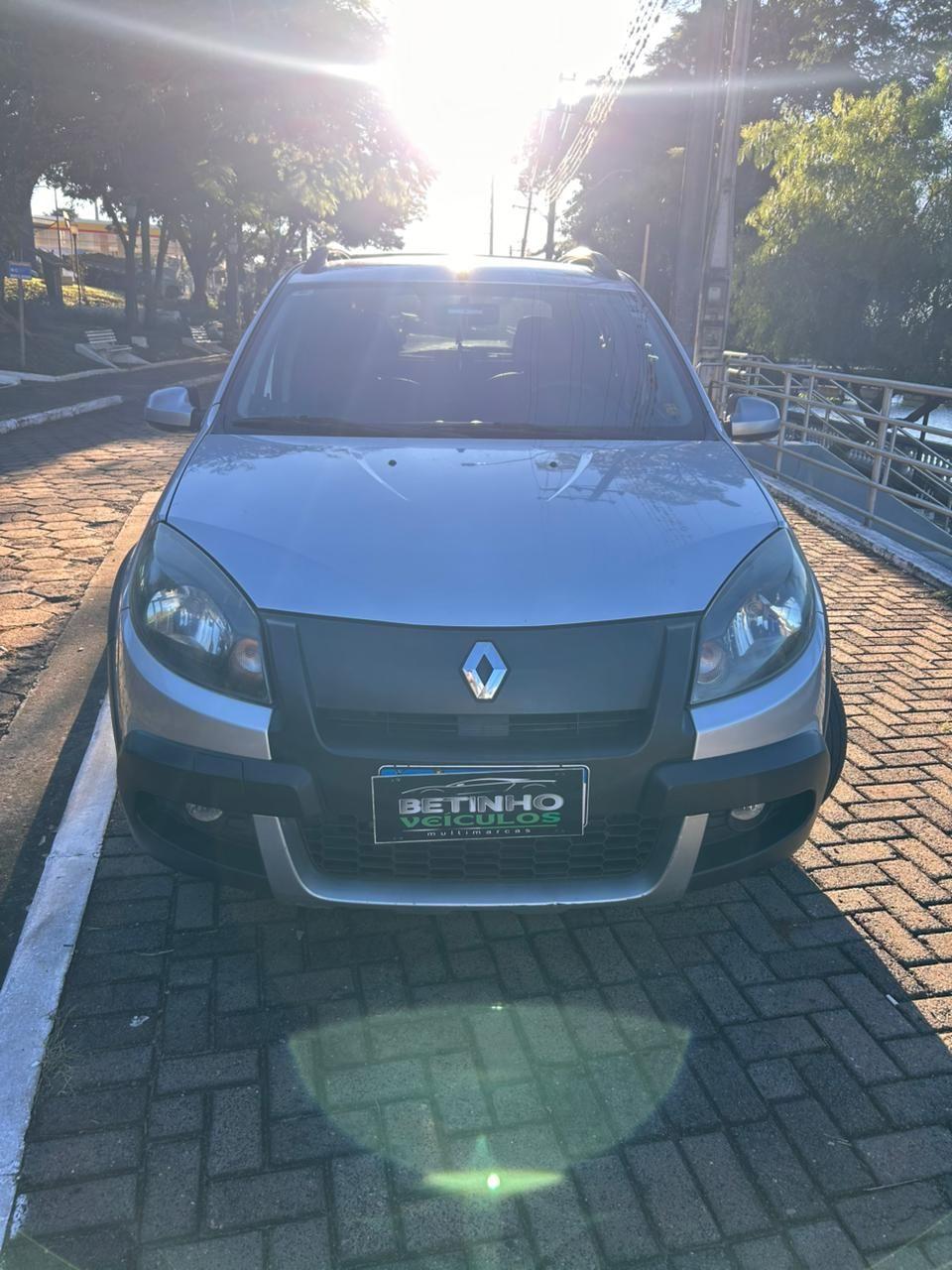 RENAULT Sandero - Foto