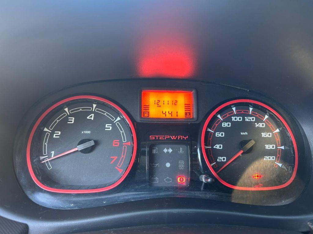 RENAULT Sandero - Foto