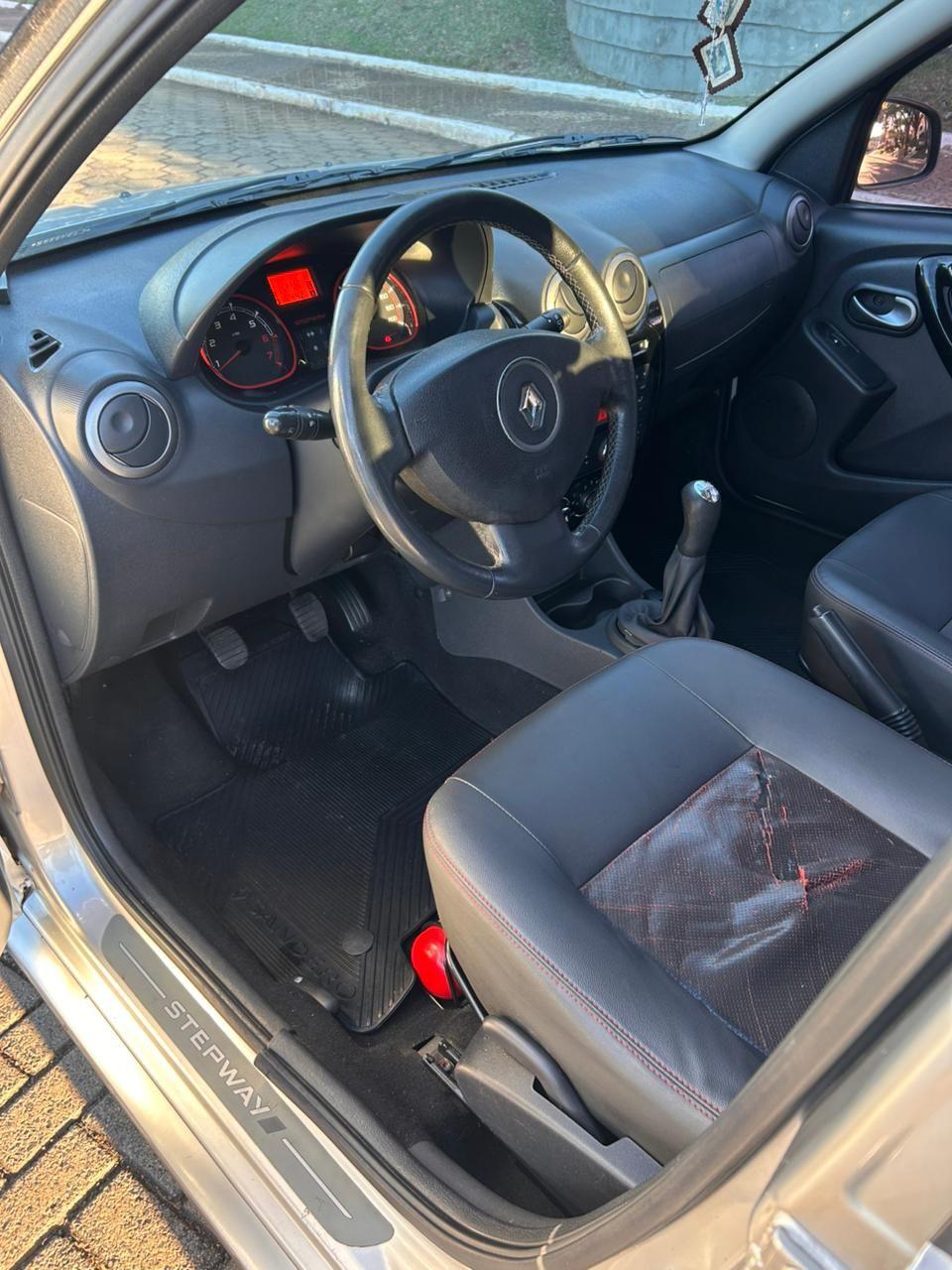 RENAULT Sandero - Foto