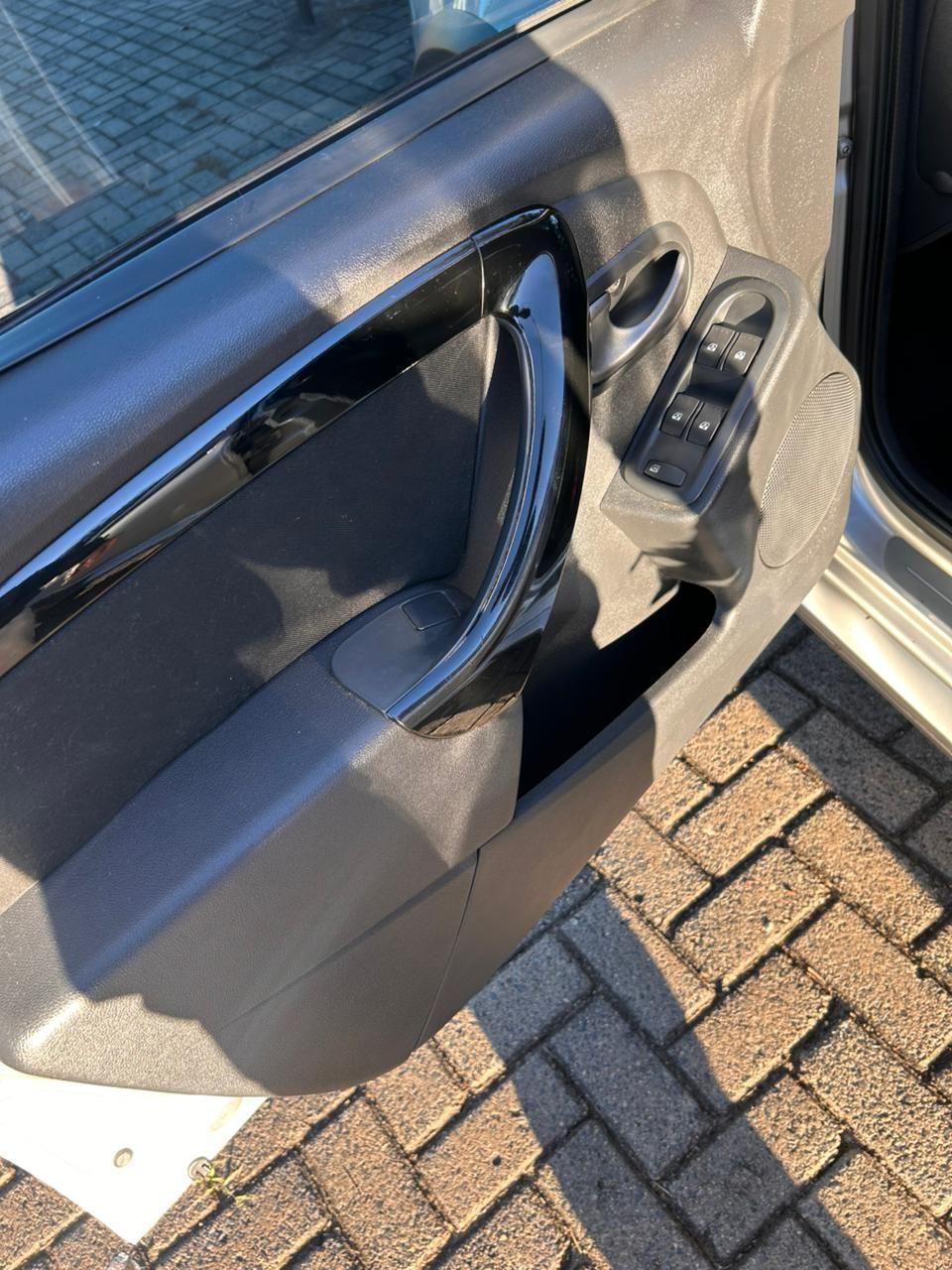 RENAULT Sandero - Foto