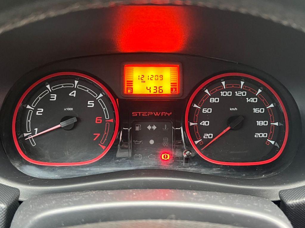 RENAULT Sandero - Foto