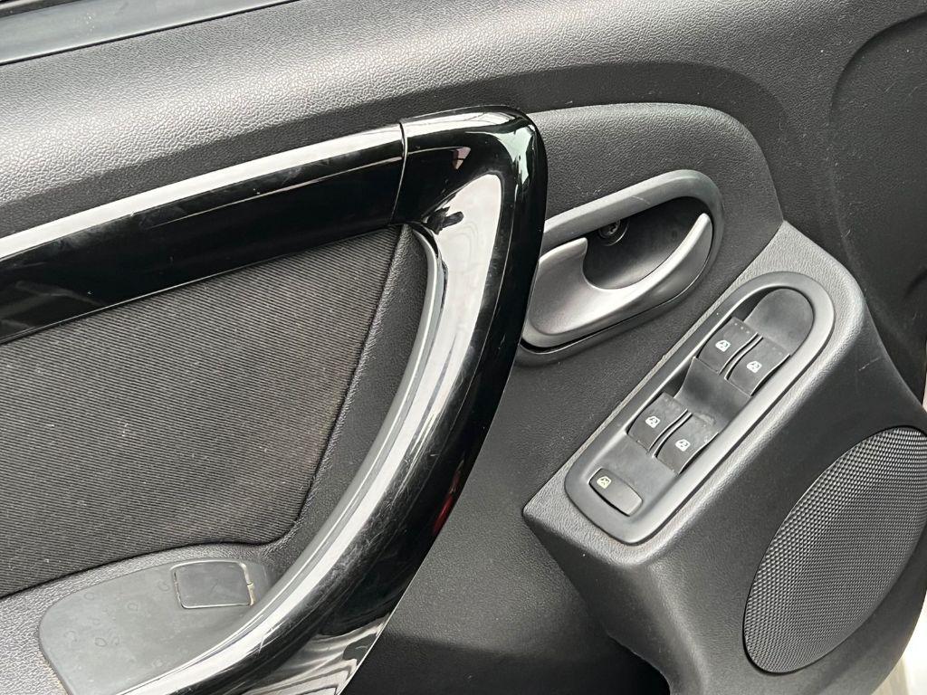 RENAULT Sandero - Foto
