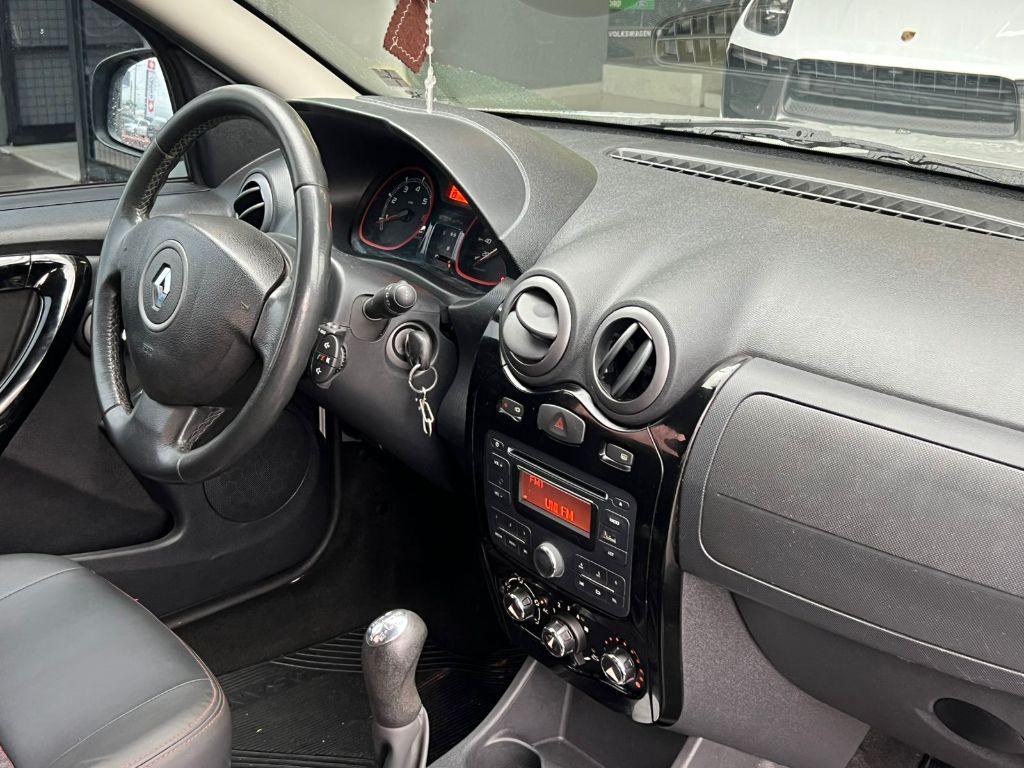 RENAULT Sandero - Foto