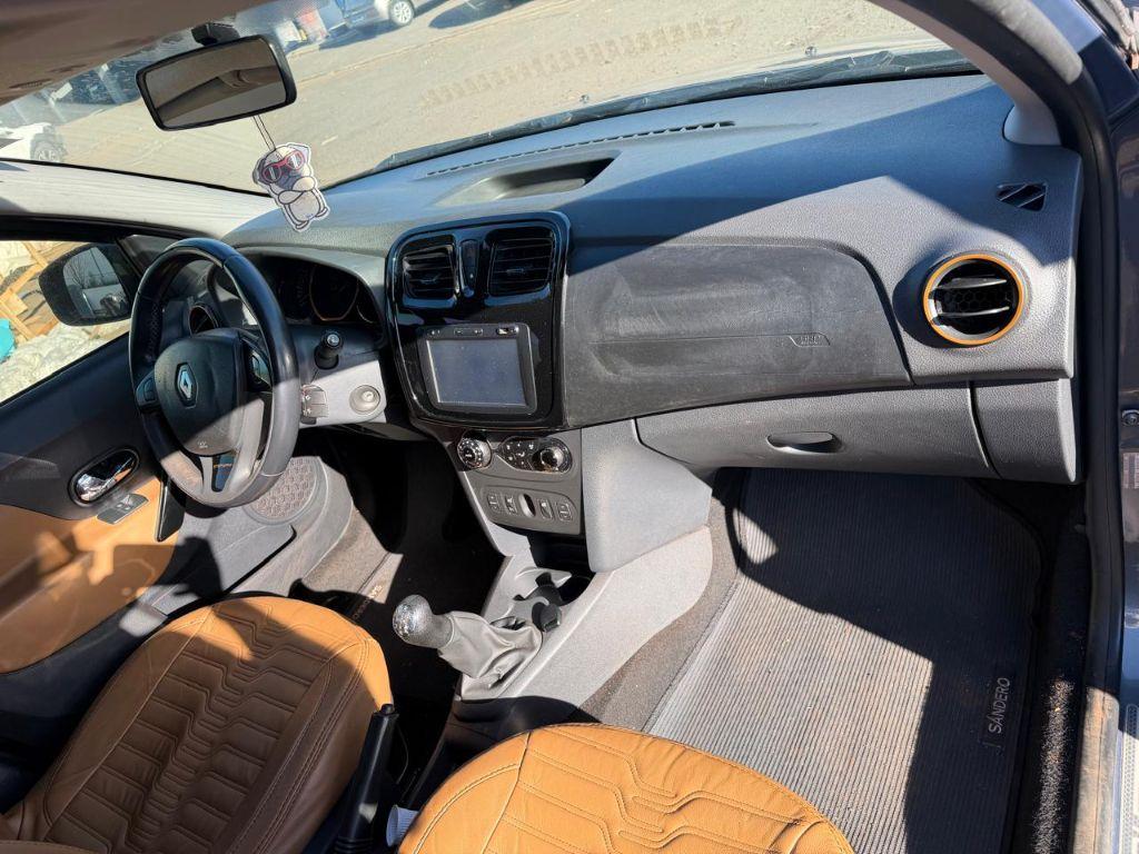 RENAULT Sandero - Foto