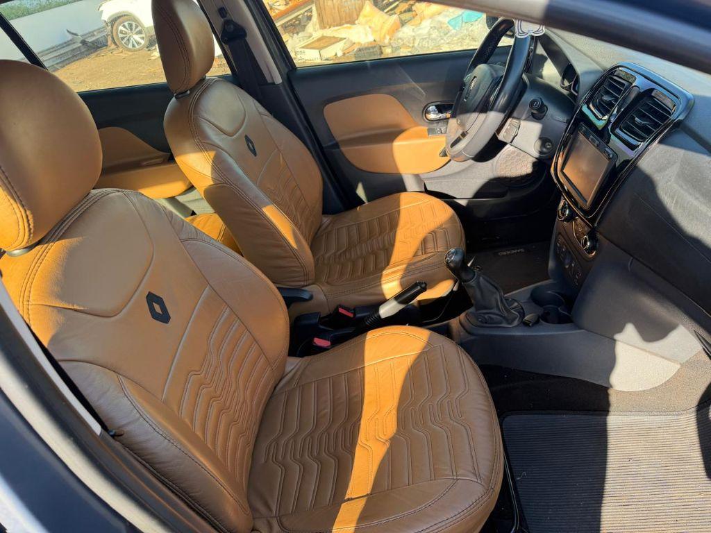 RENAULT Sandero - Foto
