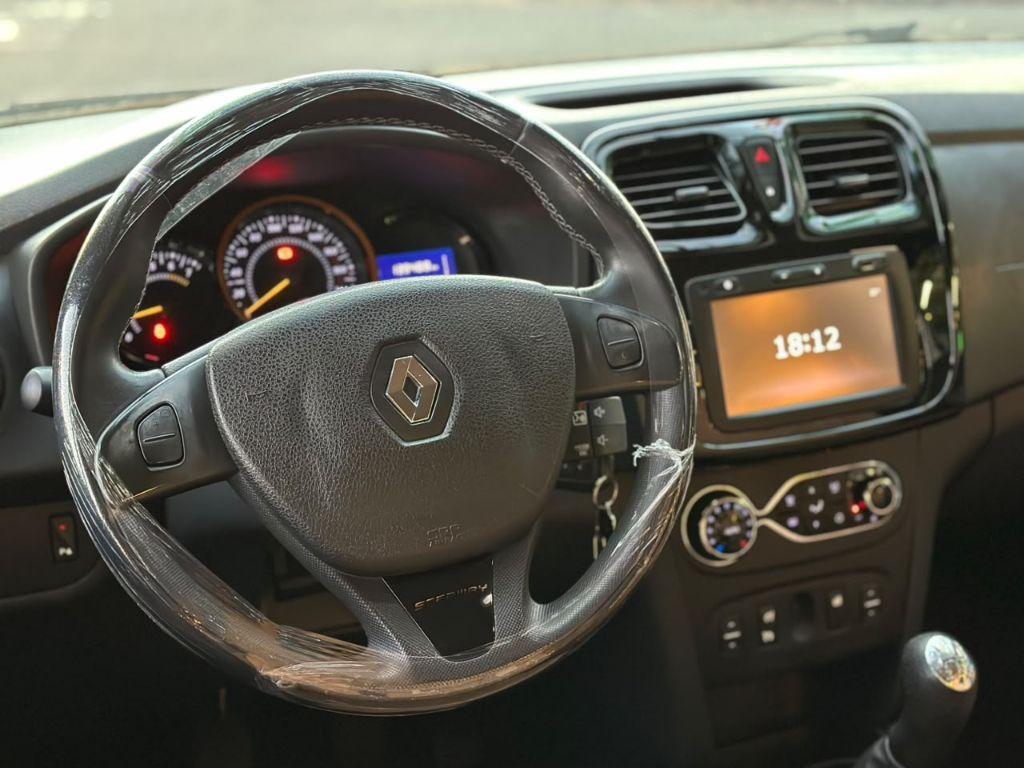 RENAULT Sandero - Foto