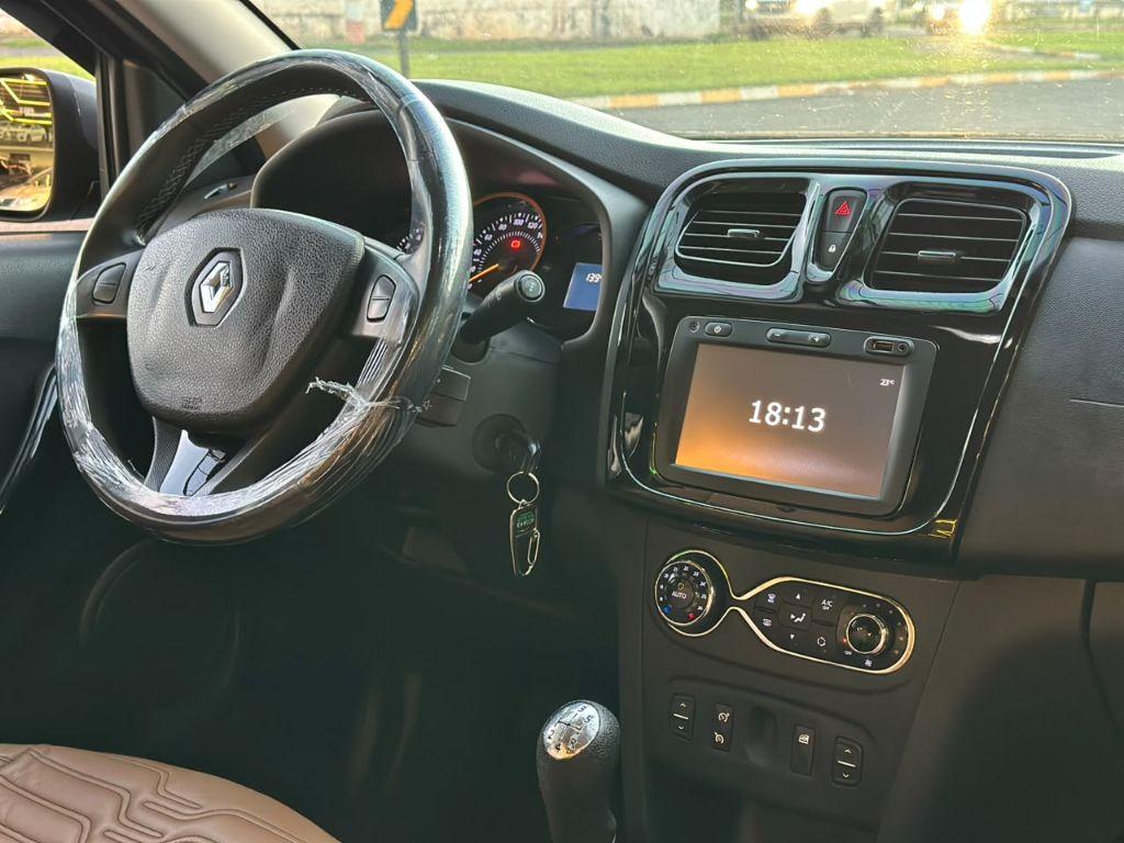 RENAULT Sandero - Foto
