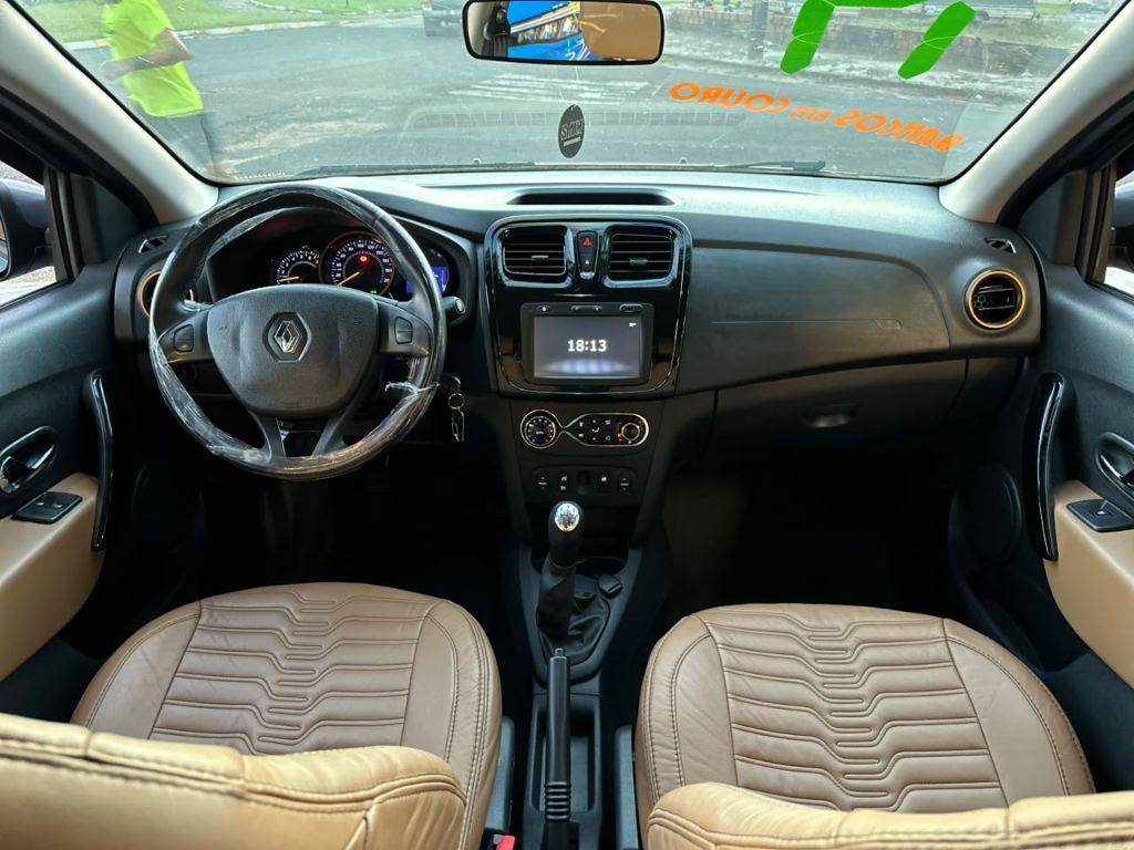 RENAULT Sandero - Foto