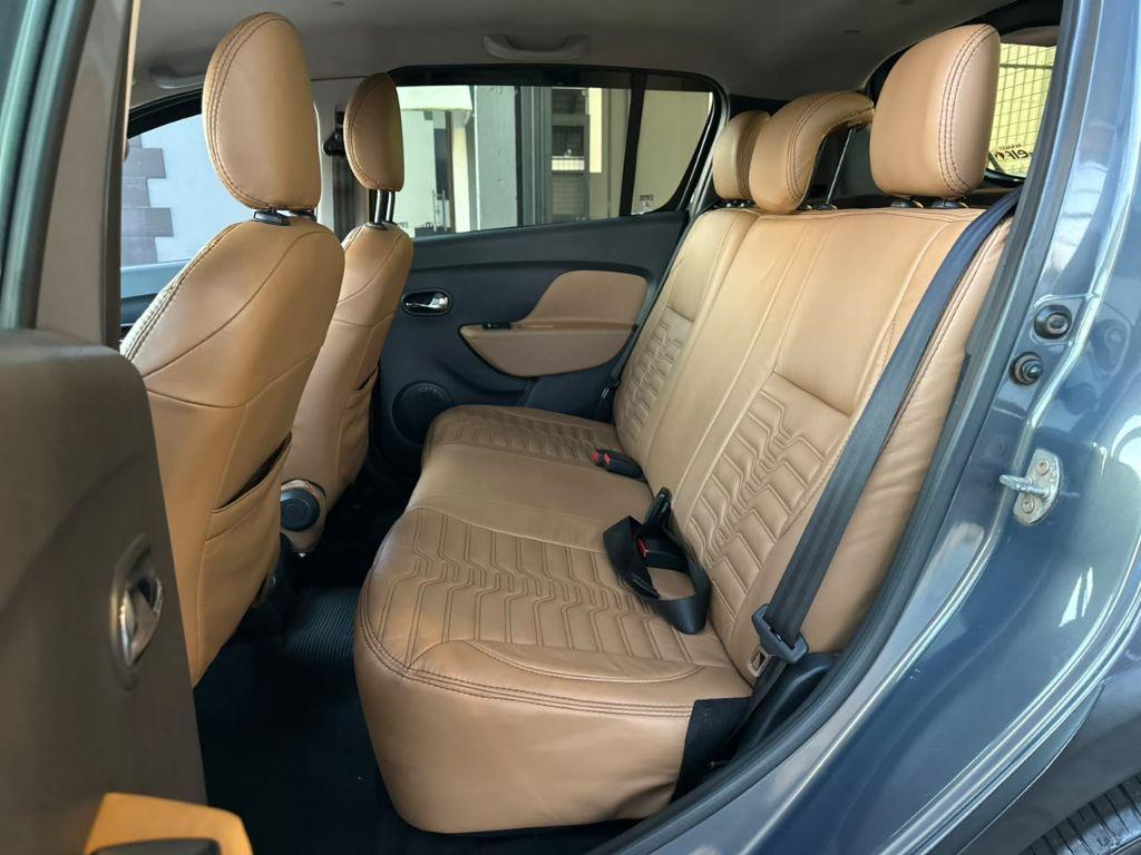 RENAULT Sandero - Foto