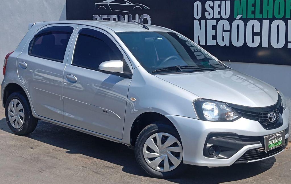 TOYOTA Etios Hatch - Foto