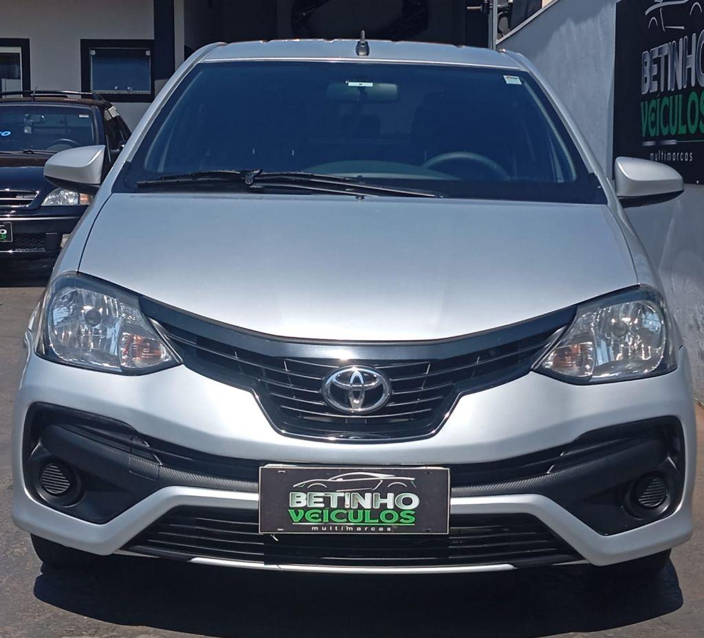TOYOTA Etios Hatch - Foto