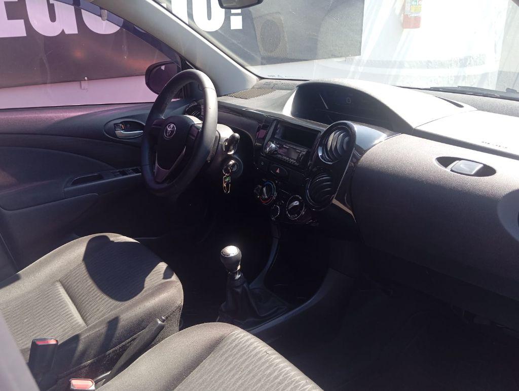 TOYOTA Etios Hatch - Foto