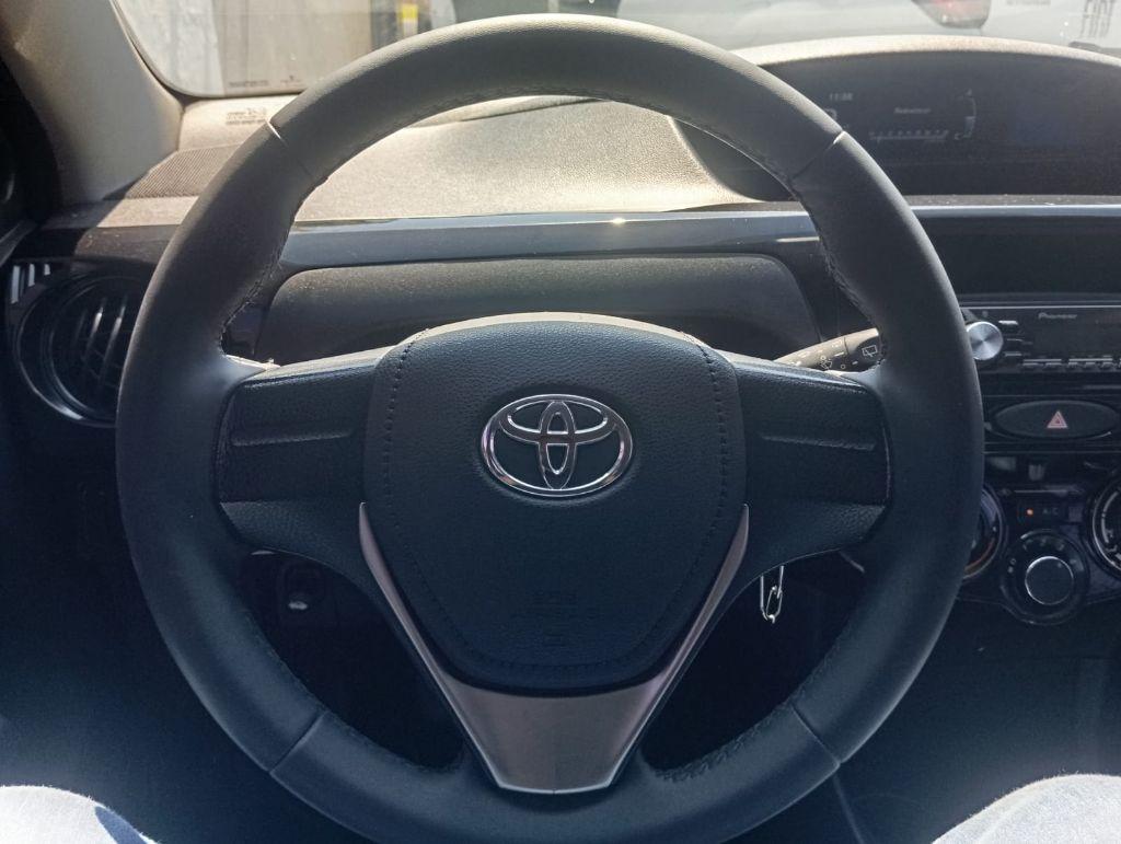 TOYOTA Etios Hatch - Foto