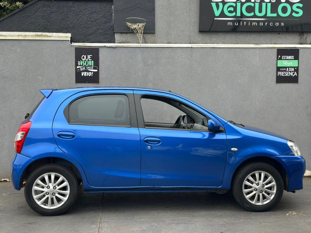 TOYOTA Etios Hatch - Foto