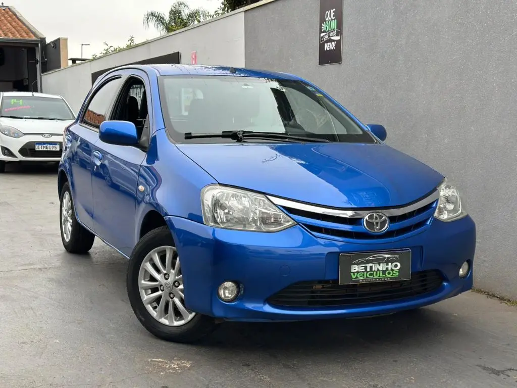 TOYOTA Etios Hatch - Foto
