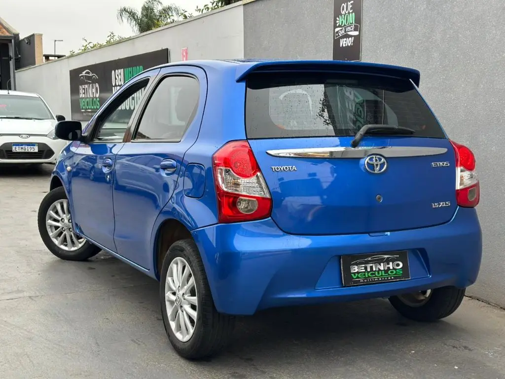 TOYOTA Etios Hatch - Foto