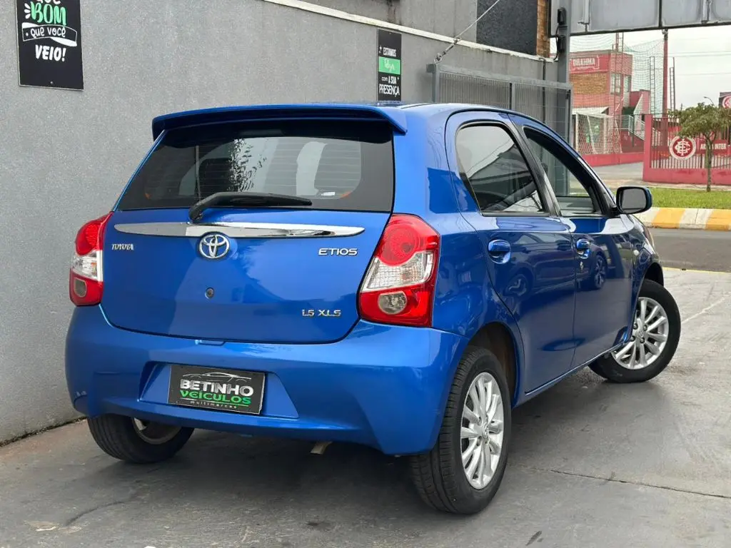 TOYOTA Etios Hatch - Foto