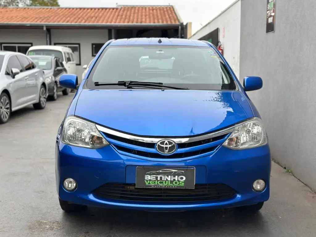 TOYOTA Etios Hatch - Foto