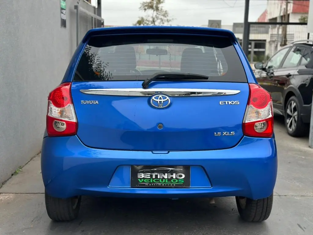 TOYOTA Etios Hatch - Foto