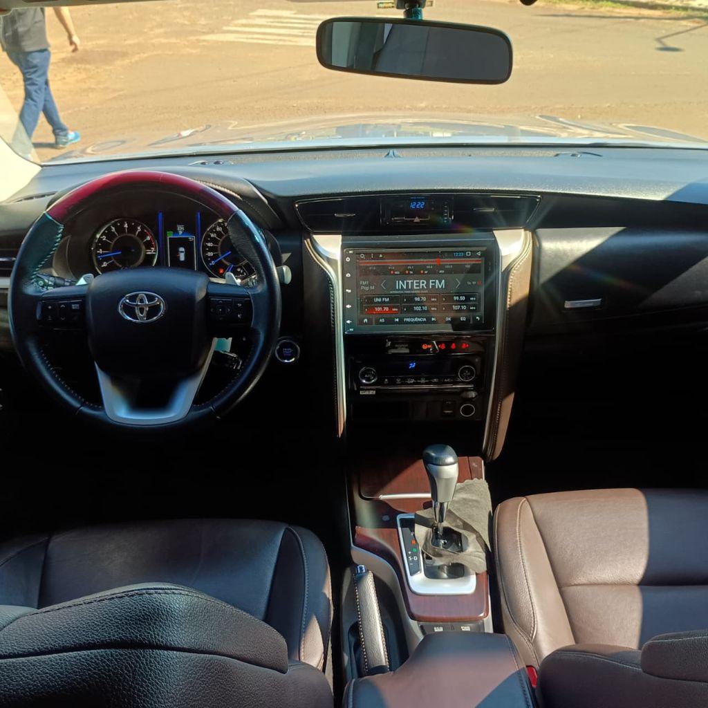 TOYOTA Hilux SW4 - Foto
