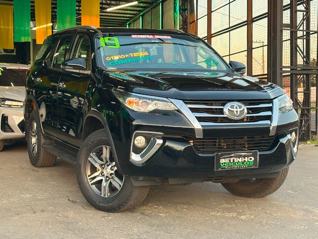 TOYOTA Hilux SW4 - Foto