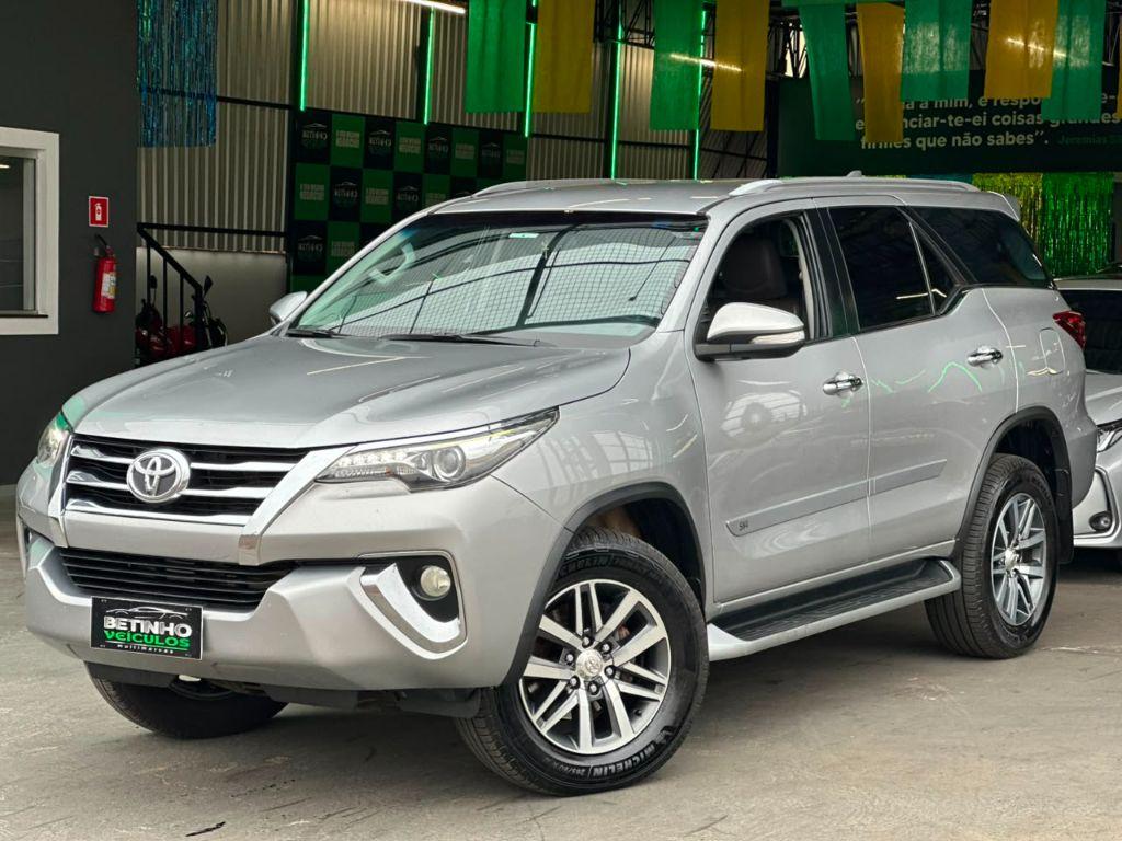 TOYOTA Hilux SW4