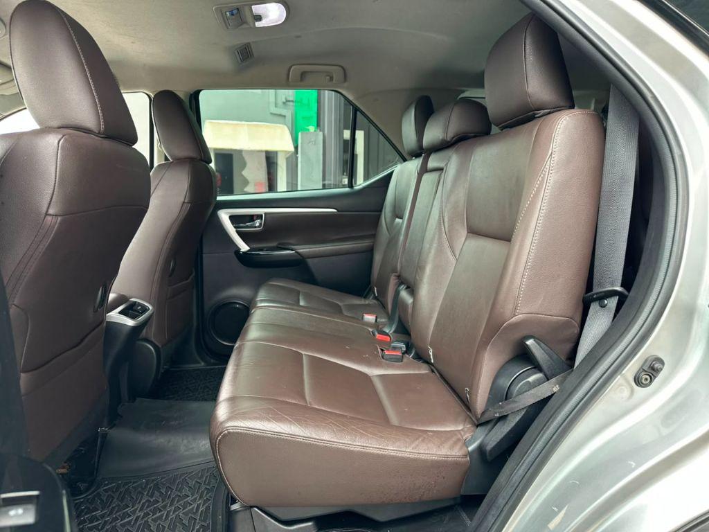 TOYOTA Hilux SW4 - Foto