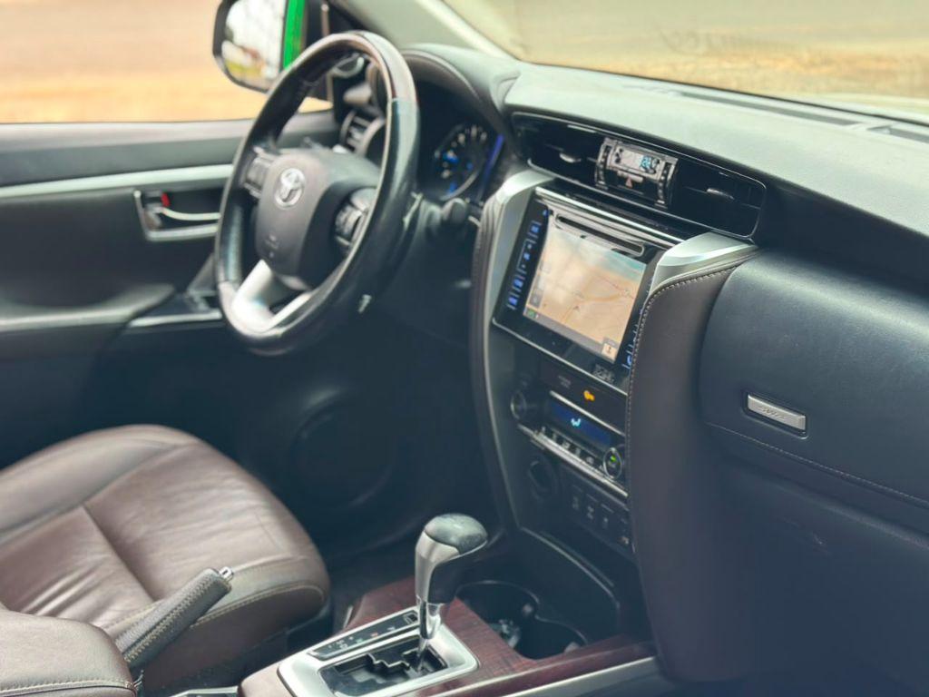 TOYOTA Hilux SW4 - Foto