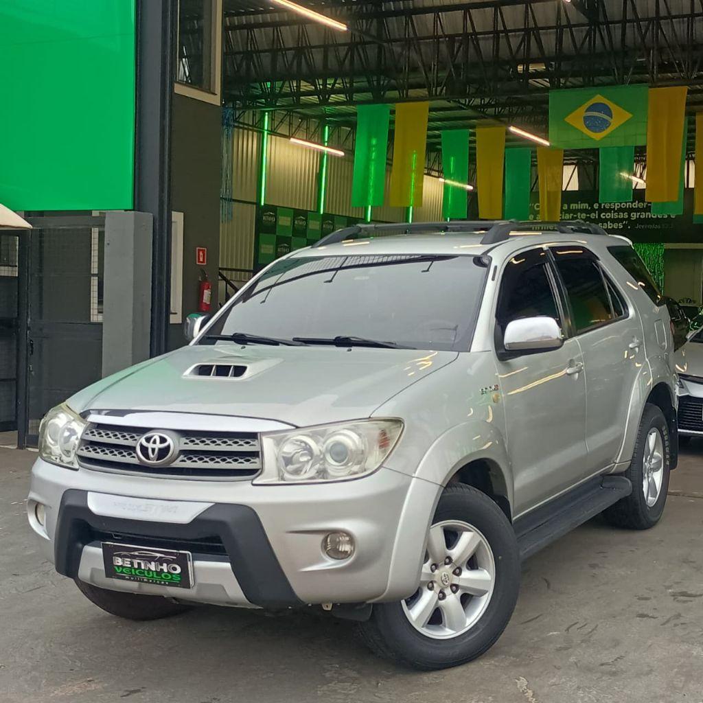 TOYOTA Hilux SW4