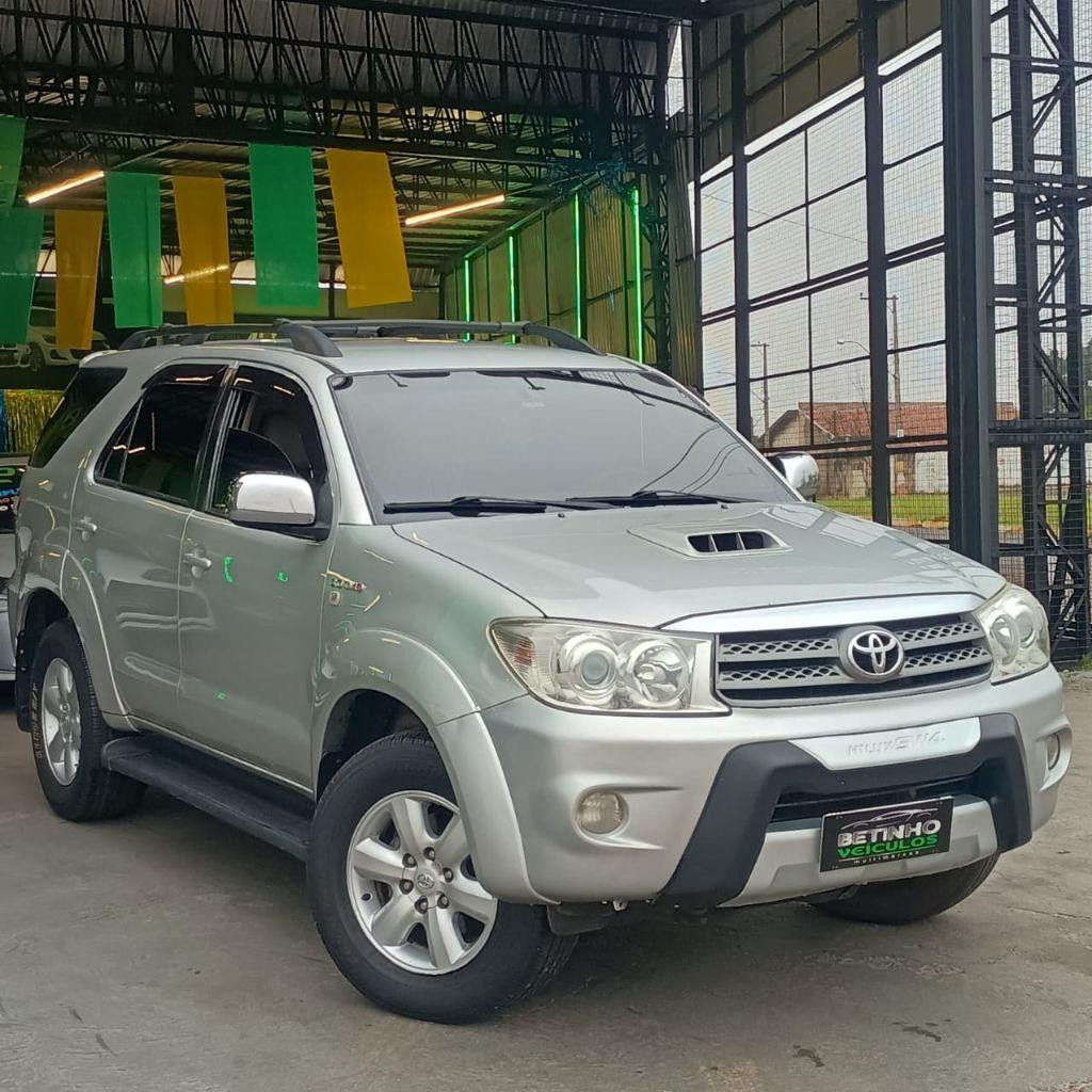 TOYOTA Hilux SW4 - Foto