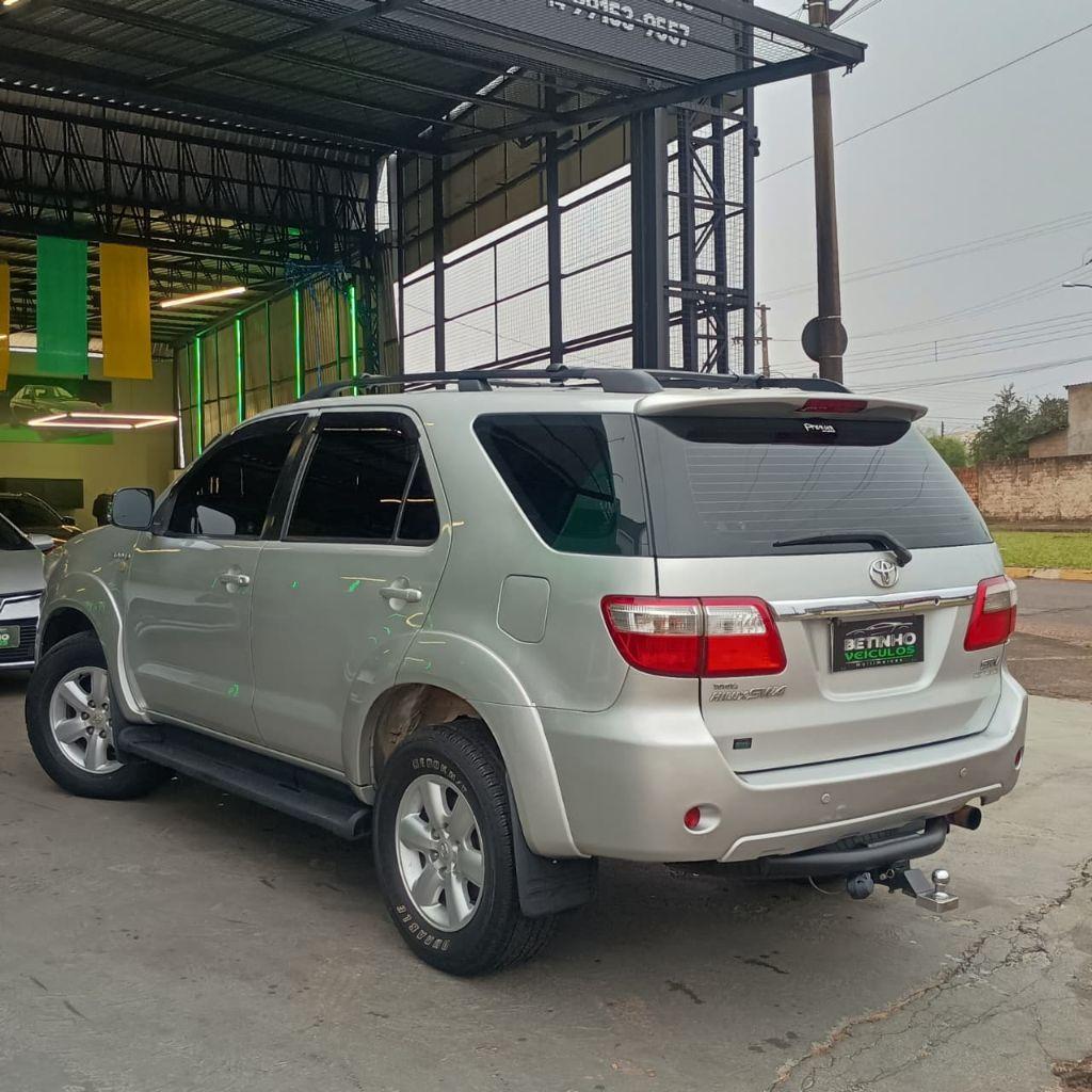 TOYOTA Hilux SW4 - Foto
