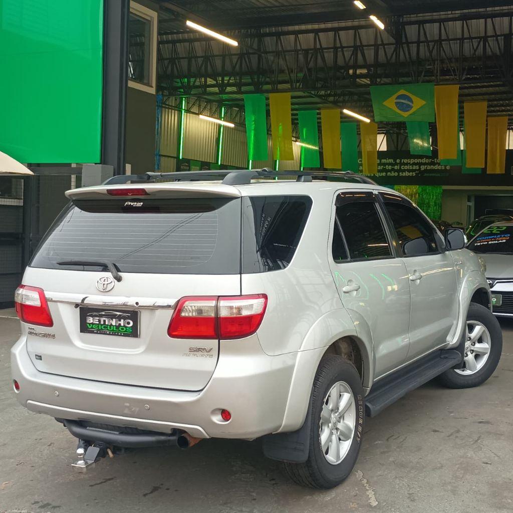 TOYOTA Hilux SW4 - Foto