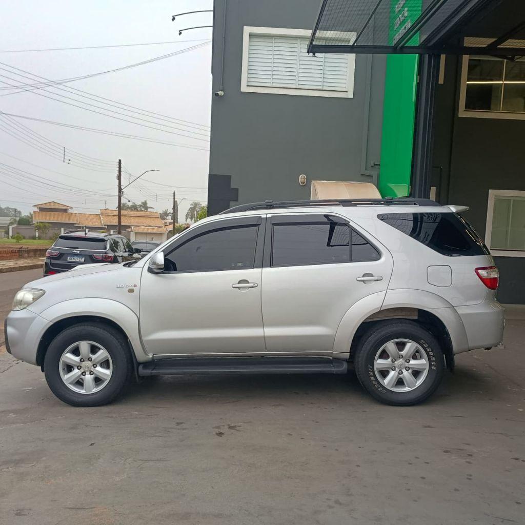 TOYOTA Hilux SW4 - Foto
