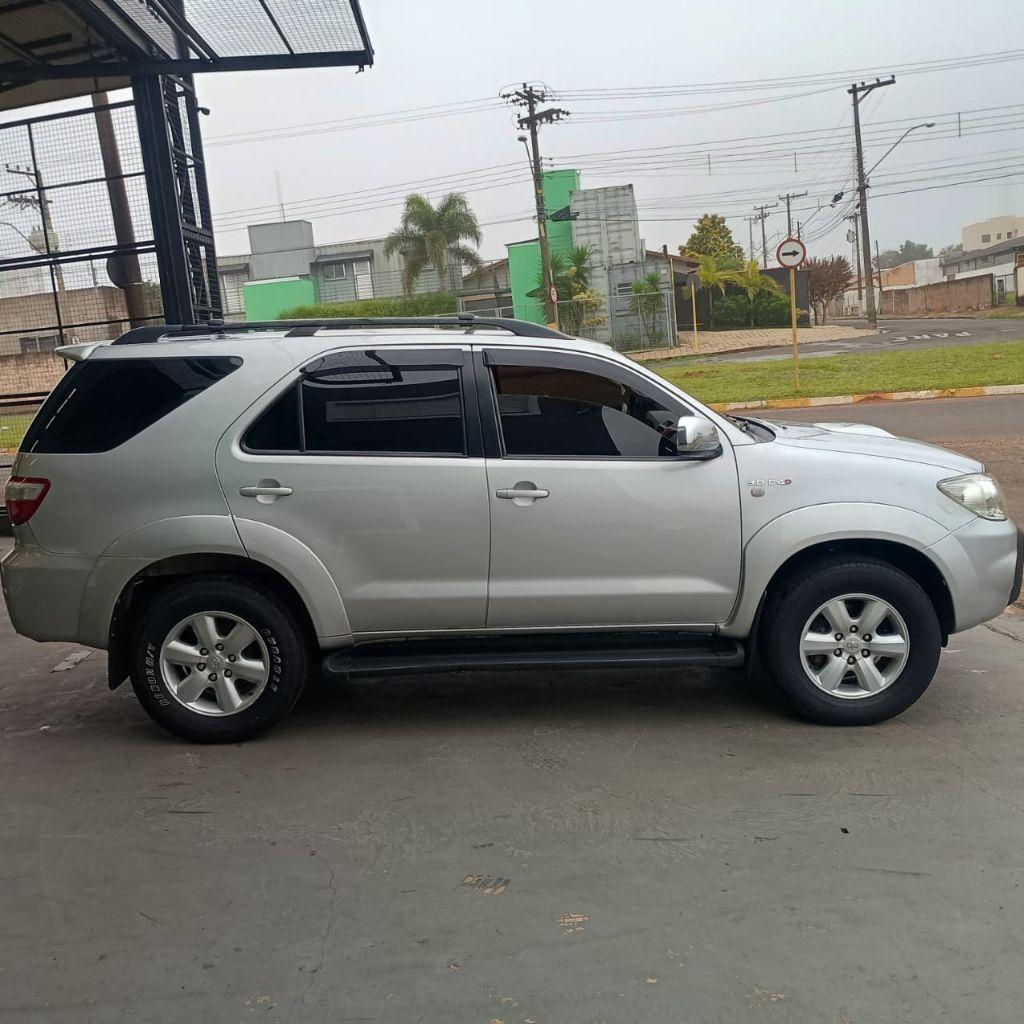TOYOTA Hilux SW4 - Foto