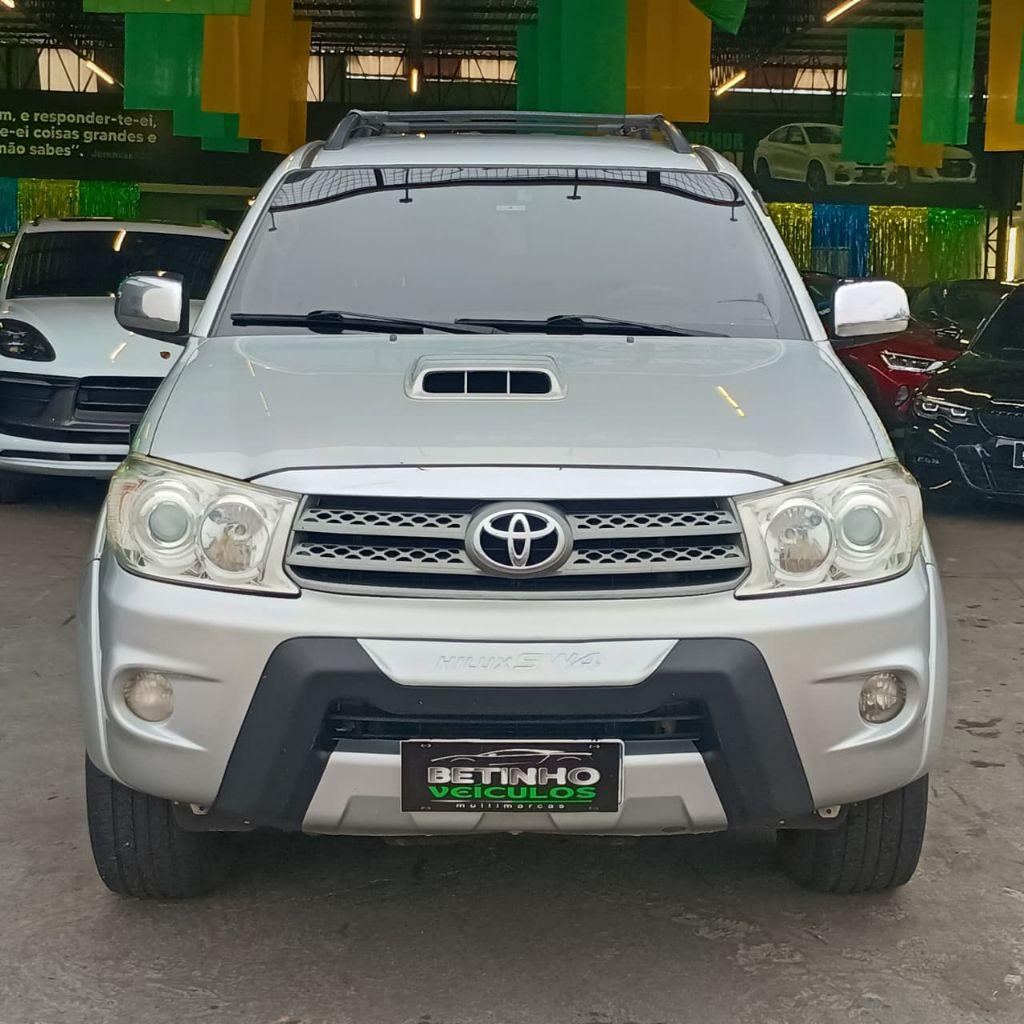 TOYOTA Hilux SW4 - Foto