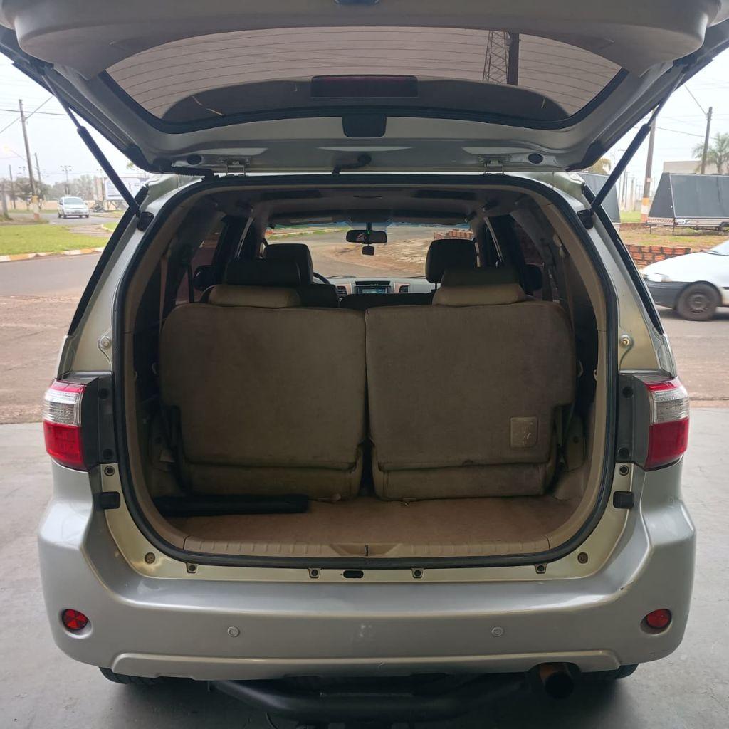 TOYOTA Hilux SW4 - Foto
