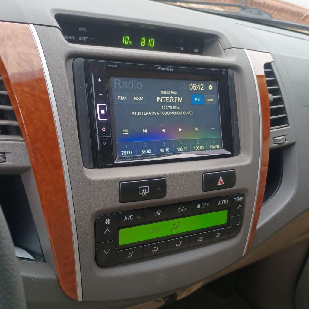 TOYOTA Hilux SW4 - Foto