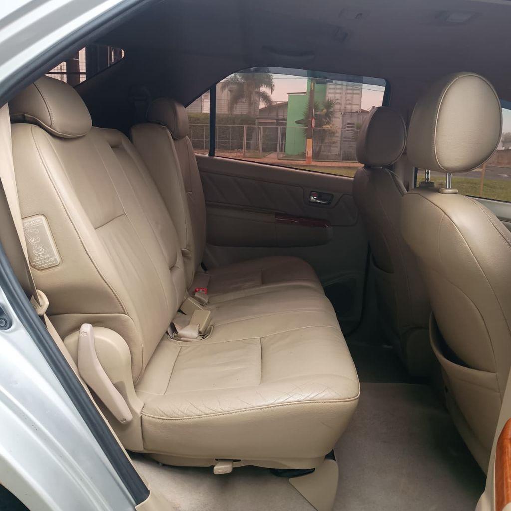 TOYOTA Hilux SW4 - Foto