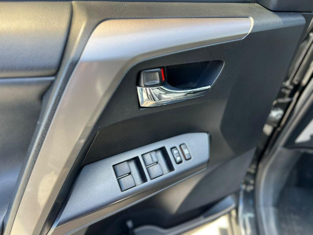 TOYOTA RAV 4 - Foto