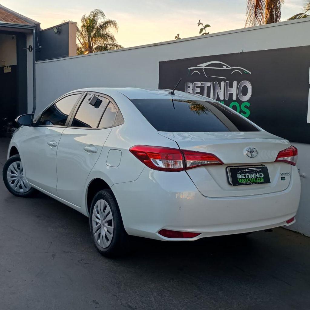 TOYOTA Yaris Sedan - Foto