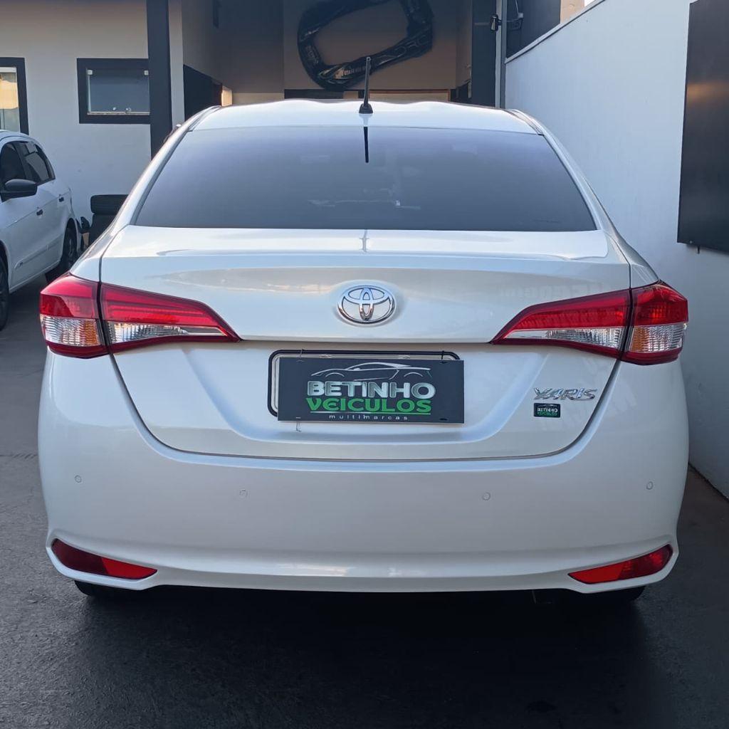 TOYOTA Yaris Sedan - Foto