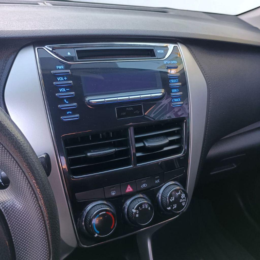 TOYOTA Yaris Sedan - Foto