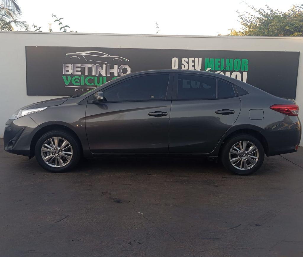 TOYOTA Yaris Sedan - Foto