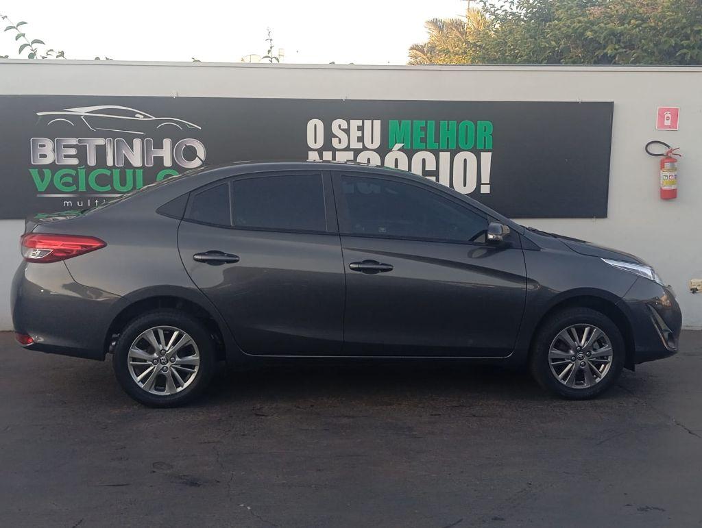 TOYOTA Yaris Sedan - Foto