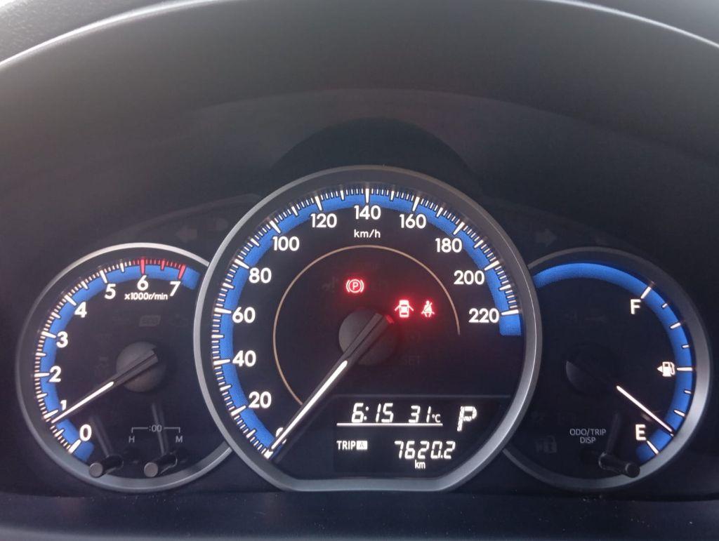 TOYOTA Yaris Sedan - Foto