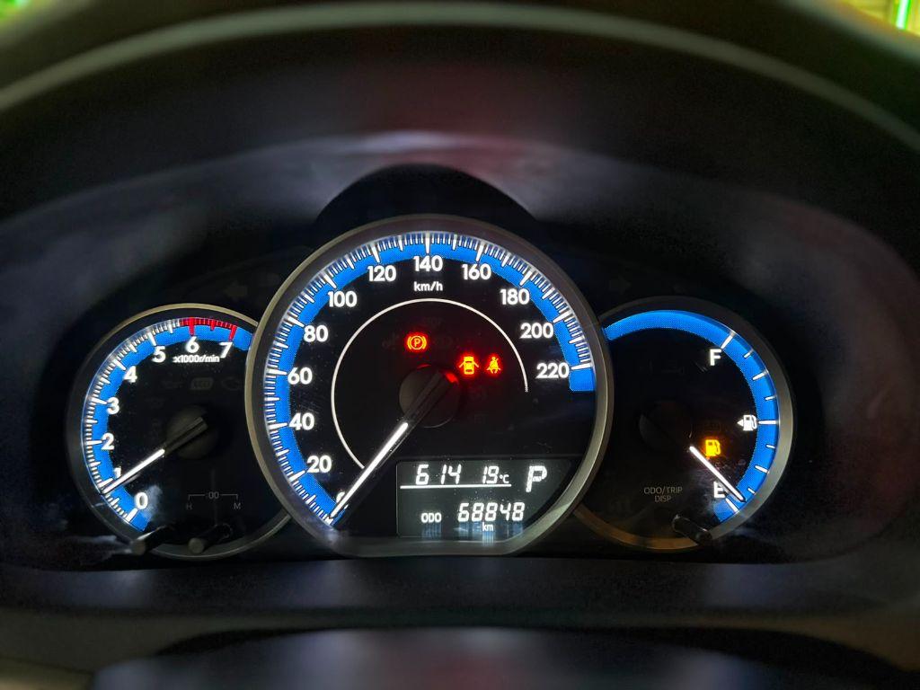 TOYOTA Yaris Sedan - Foto