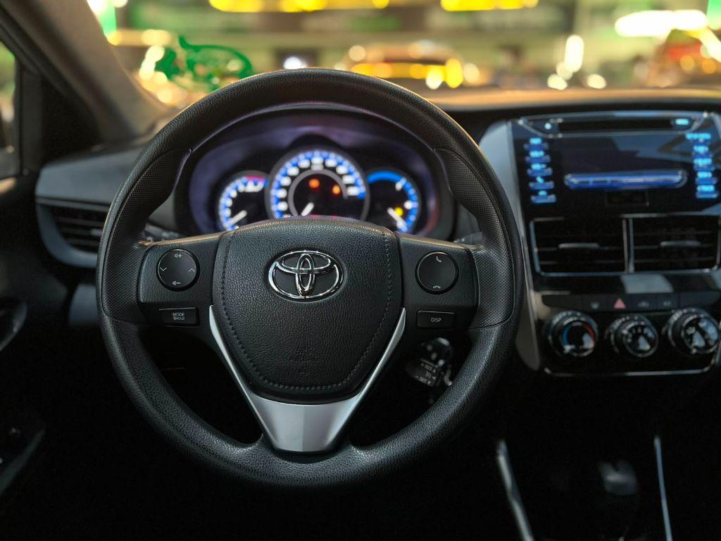 TOYOTA Yaris Sedan - Foto