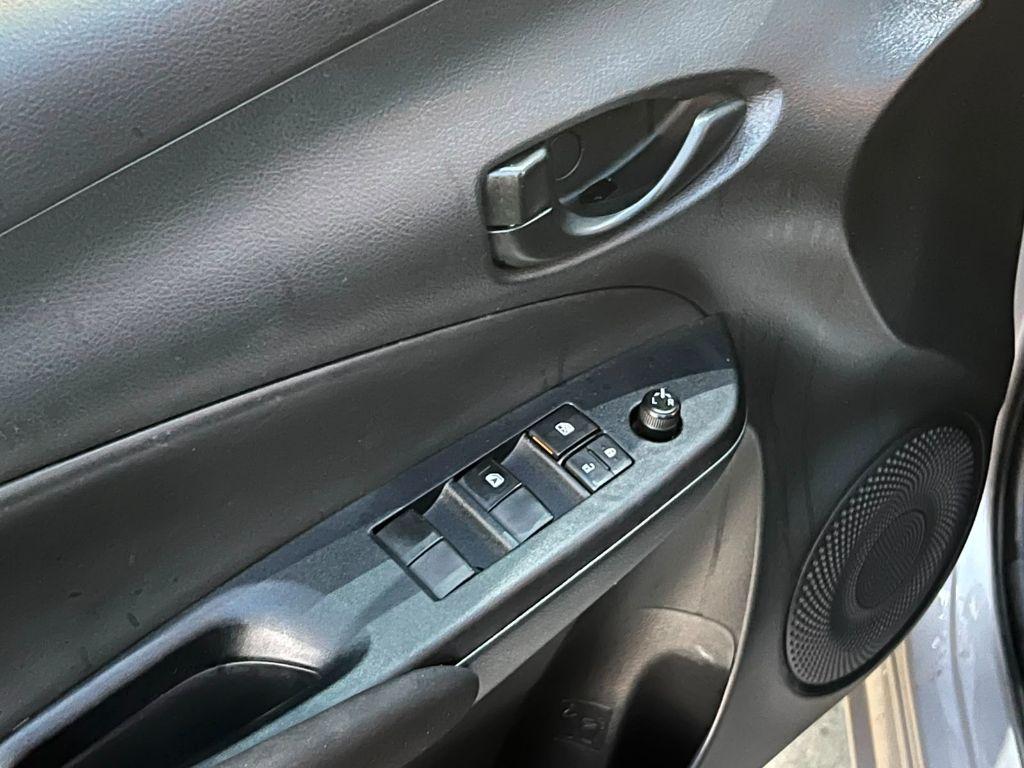 TOYOTA Yaris Sedan - Foto